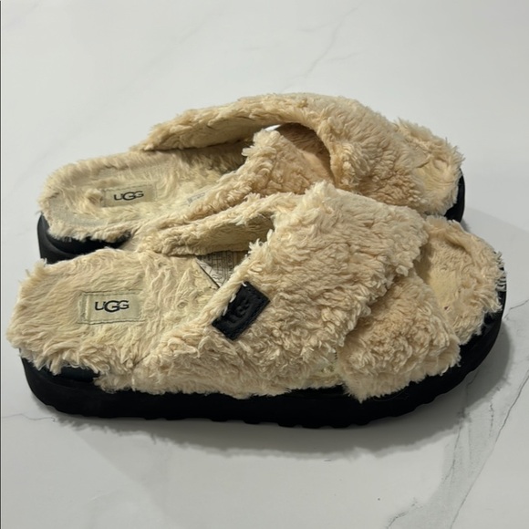 UGG Fluffy Cream Sandals - Picture 2 of 5